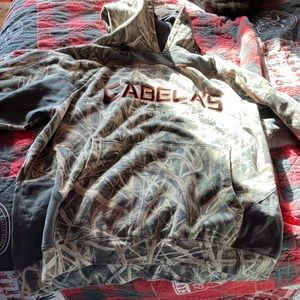 Cabelas Camo sweater